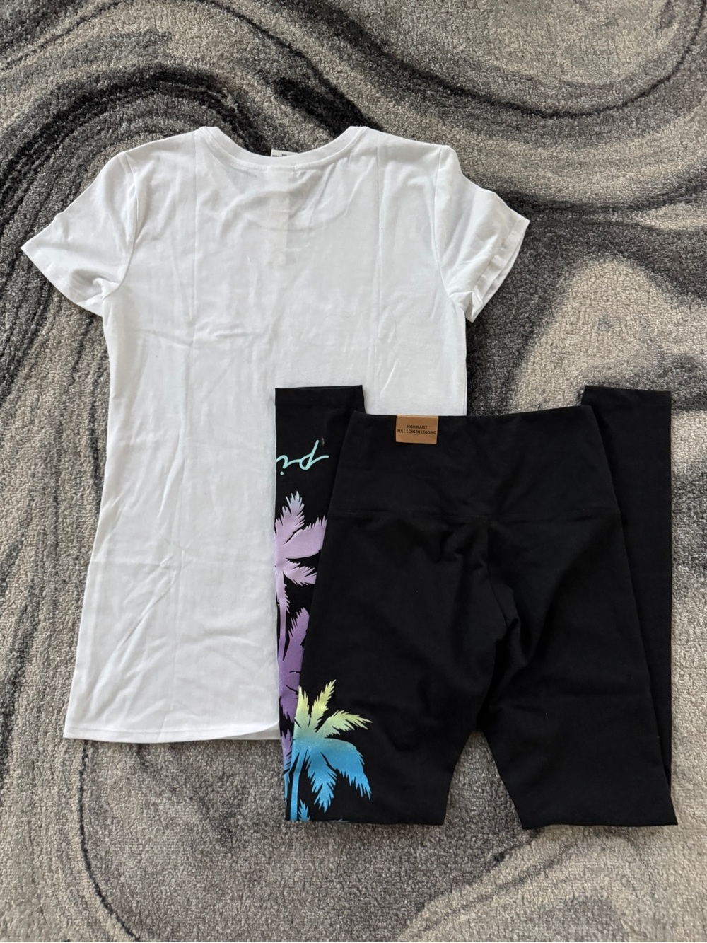New V.S. PINK Neon Palm Tree Graphic Logo Shirt & Legging Set - Picture 2 of 2